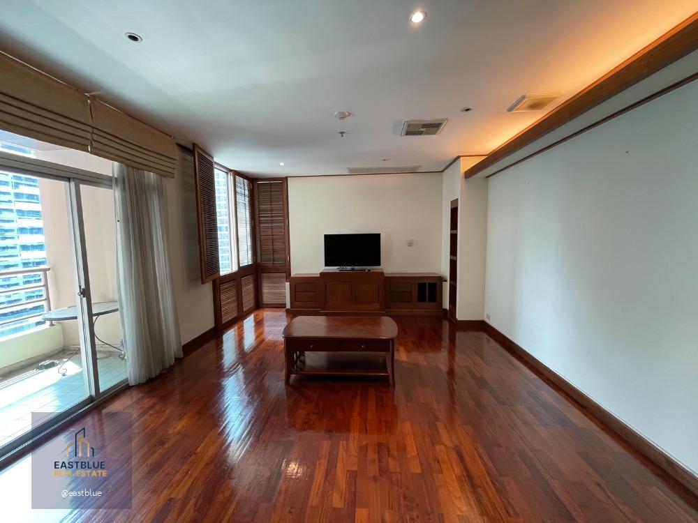 Pet-Friendly Grand Langsuan Spacious 3-Bedroom 170 sqm 65,000 THB per month