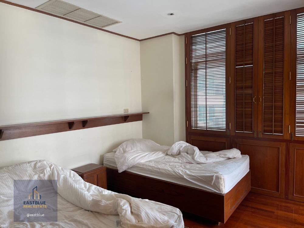 Pet-Friendly Grand Langsuan Spacious 3-Bedroom 170 sqm 65,000 THB per month