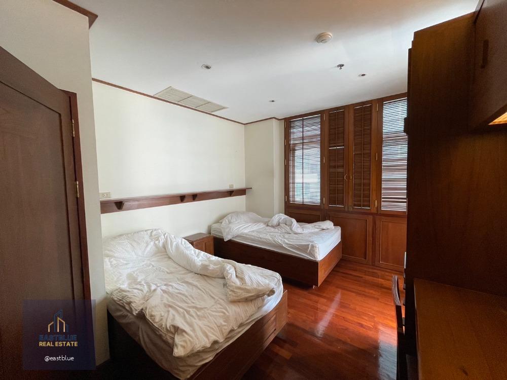 Pet-Friendly Grand Langsuan Spacious 3-Bedroom 170 sqm 65,000 THB per month