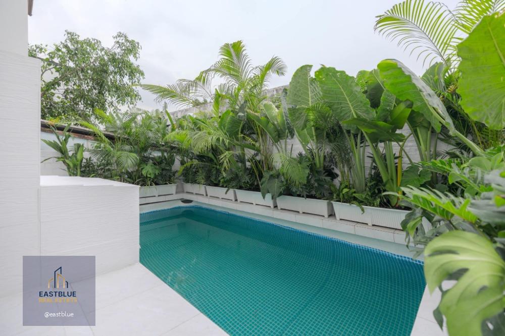 ขาย Luxury pool villa townhome ราคา 17.5 ลบ. ติดรถไฟฟ้ารัชดา -ลาดพร้าว 5 นอน 6 น้ำ 2 จอด เพียง 5 นาทีถึงสถานีจตุจักร หมอชิต