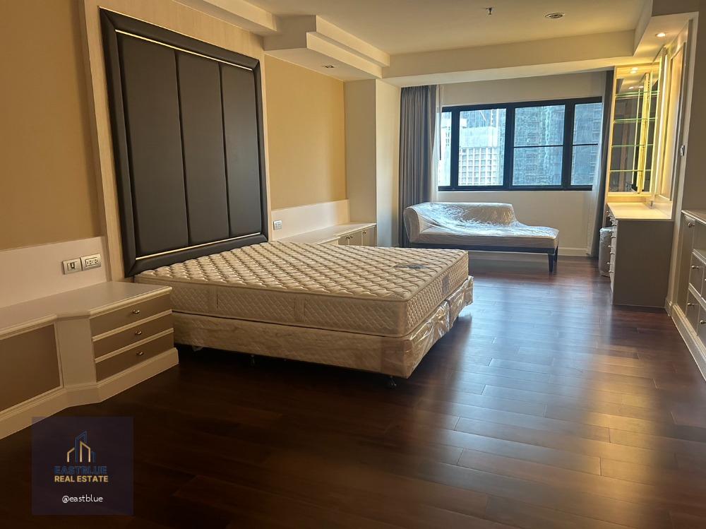 Luxury apartment 3 Beds 285 sqm Thonglor 140k per month