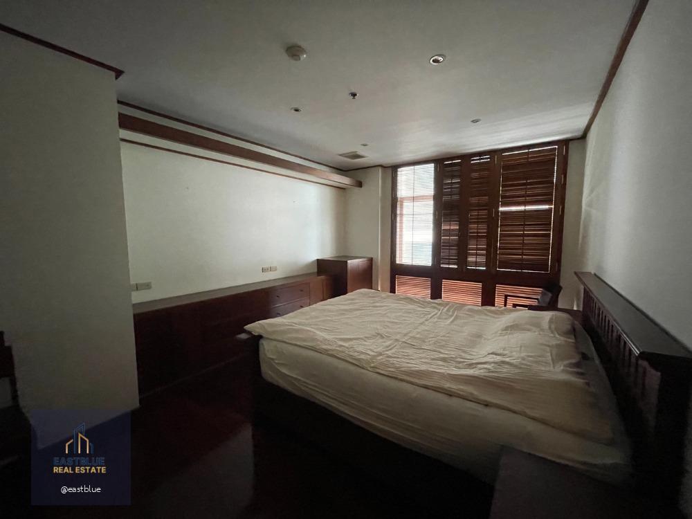 Pet-Friendly Grand Langsuan Spacious 3-Bedroom 170 sqm 65,000 THB per month