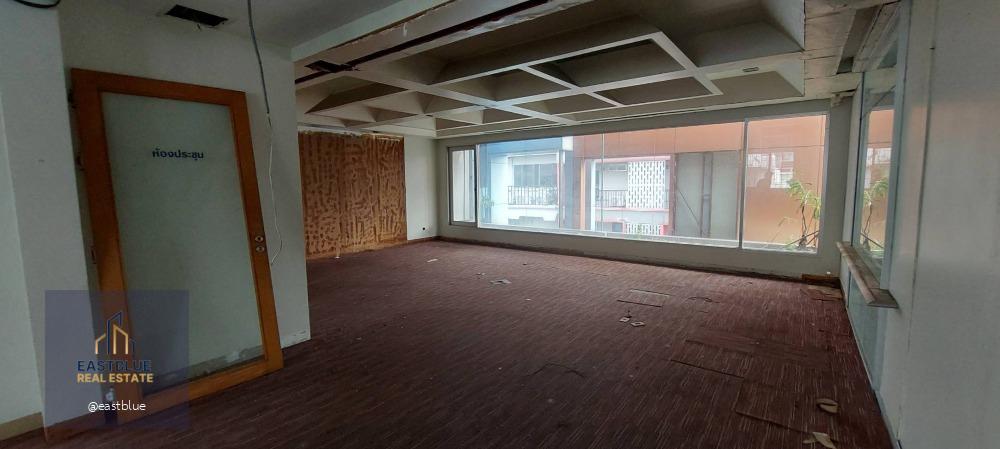 Shophouse 180 meters to BTS Asoke Prime Location