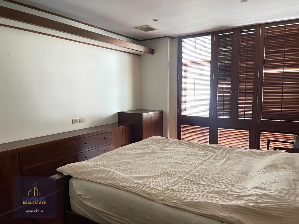 Pet-Friendly Grand Langsuan Spacious 3-Bedroom 170 sqm 65,000 THB per month