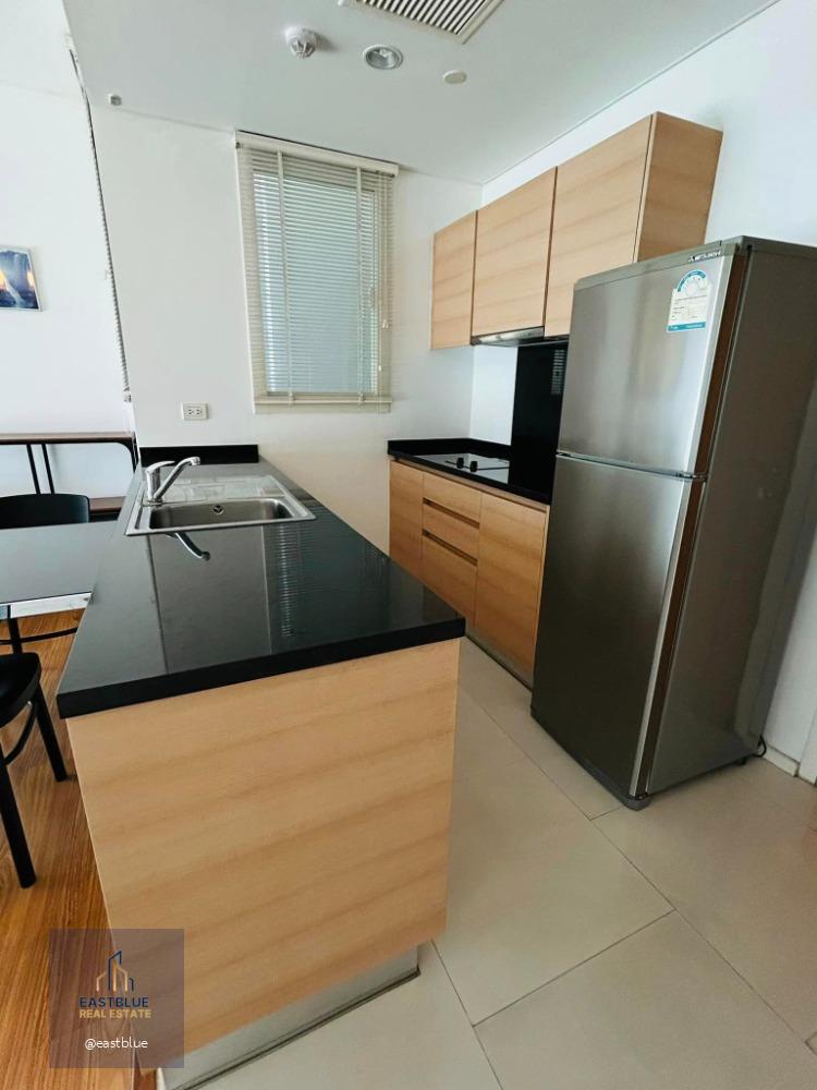 Wind Sukhumvit 23 Poolside view south-facing 52 sqm. with balcony for rent 25,000