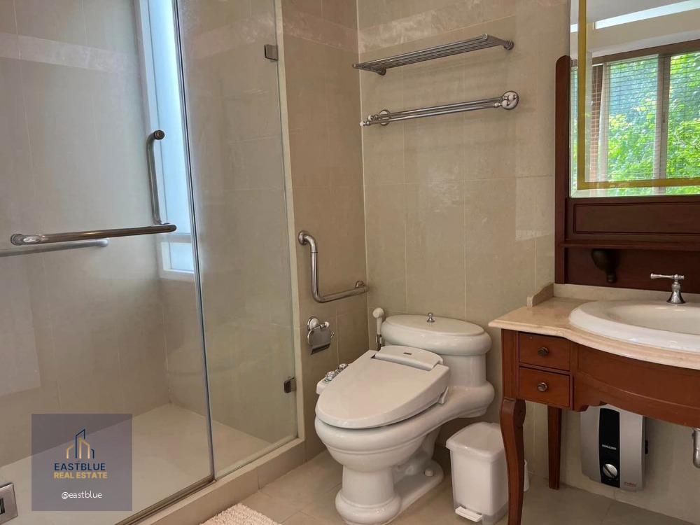 The Bangkok Sukhumvit 43 2 Bed 2 Baht with bathtub 65l per month