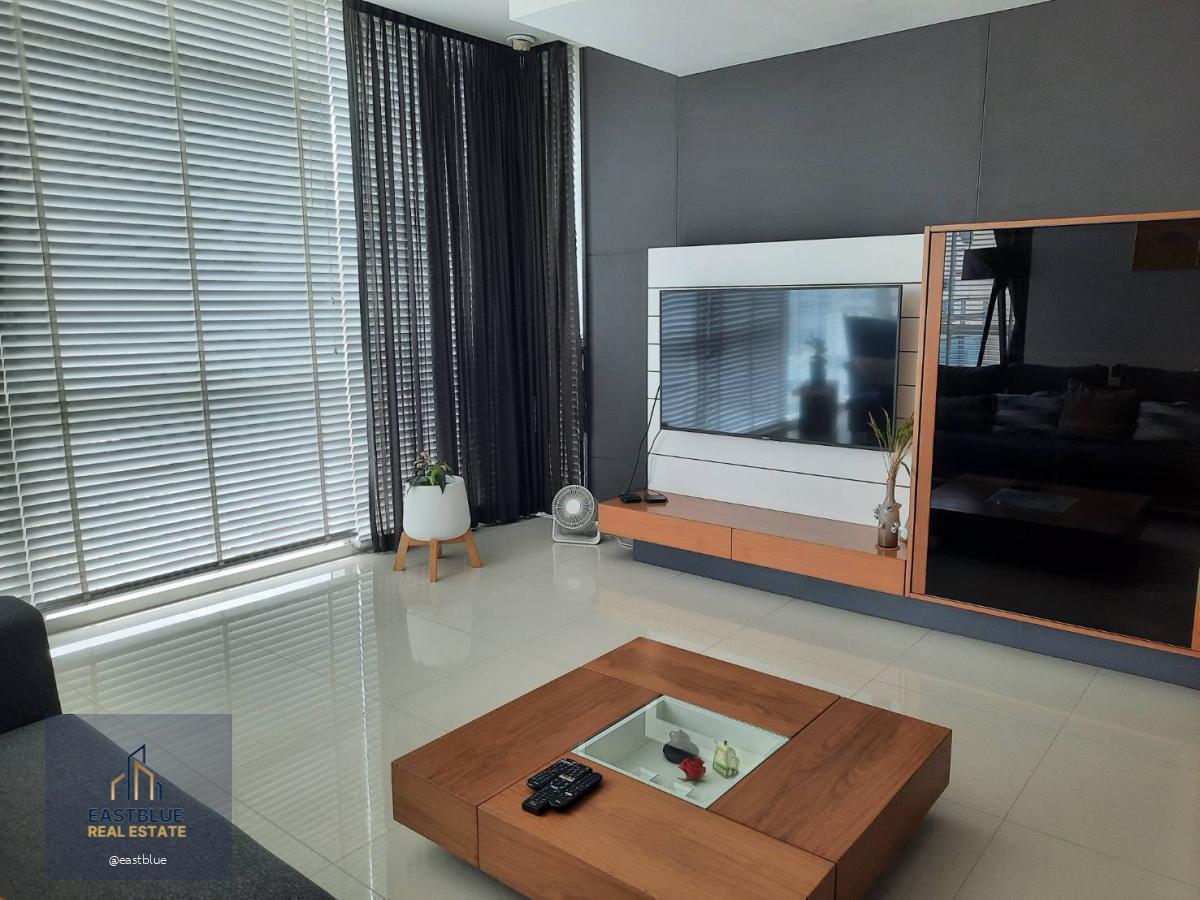 Luxury and classy condo in heart of Ploenchit real CDB of Bangkok, large size 3 bedrooms, next to BTS Ploenchit