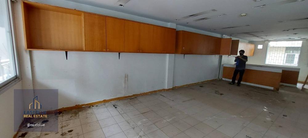 Shophouse 180 meters to BTS Asoke Prime Location