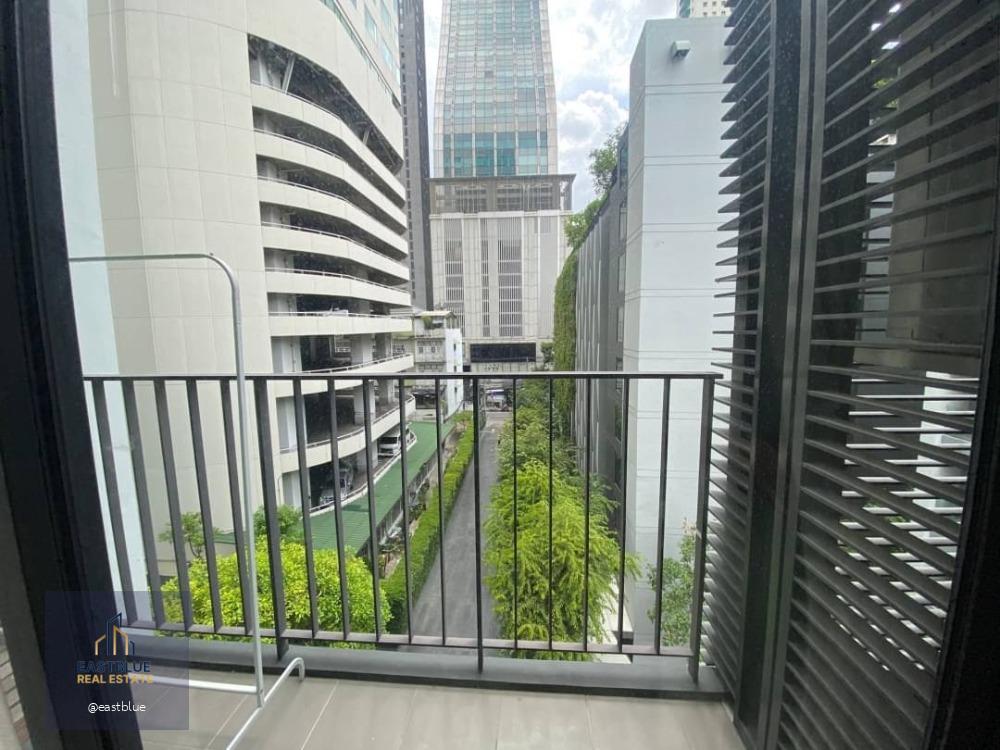 Edge Sukhumvit 23 Corner Bright and Airy Unit  30K per mont