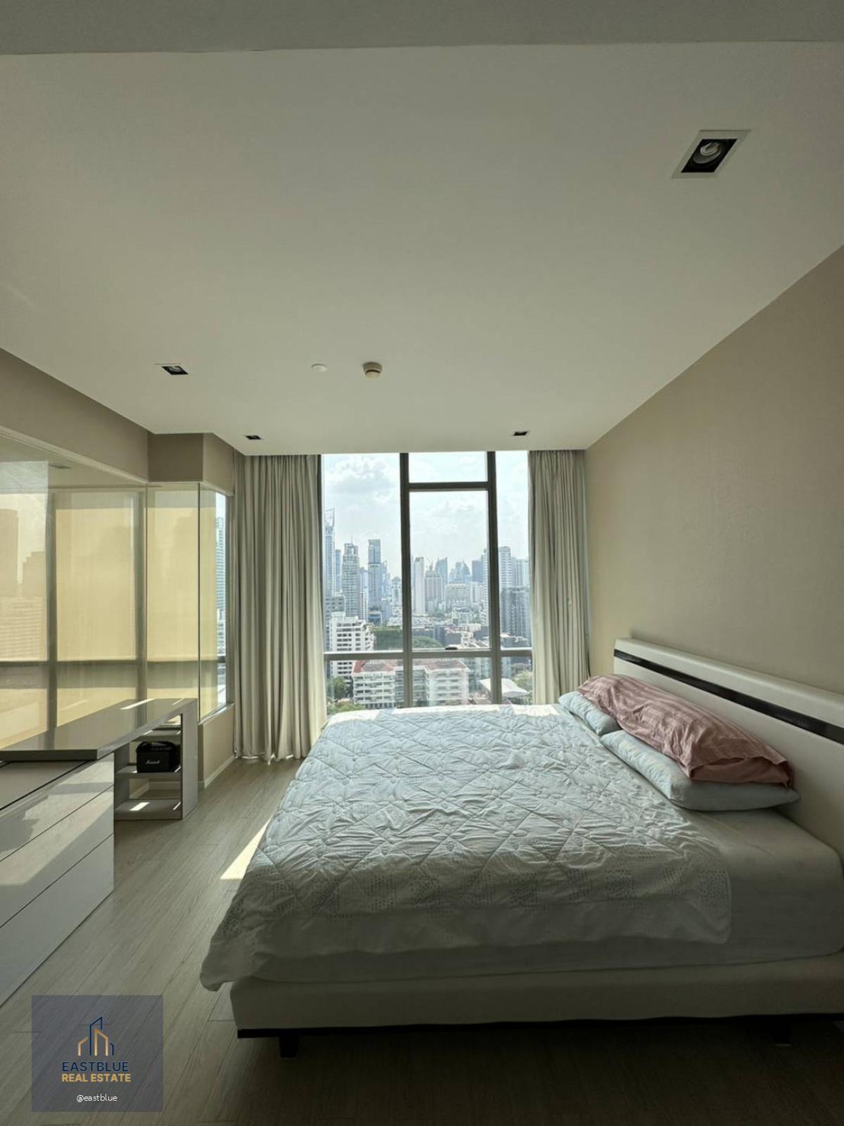 The Room Sukhumvit 21 คอนโดหรู ใจกลางอโศก ใกล้ BTS & MRT ห้องหน้ากว้าง วิวโรงเรียนวัฒนา