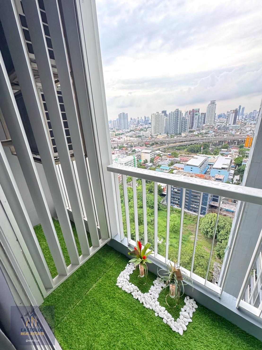 RHYTHM Sukhumvit 50 Top Fl. Modern Loft Style, Best price 4.39 MB.