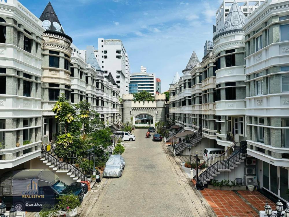 Townhome Chicha Castle near Terminal 21 Asok for rent 85k 064-274-8883